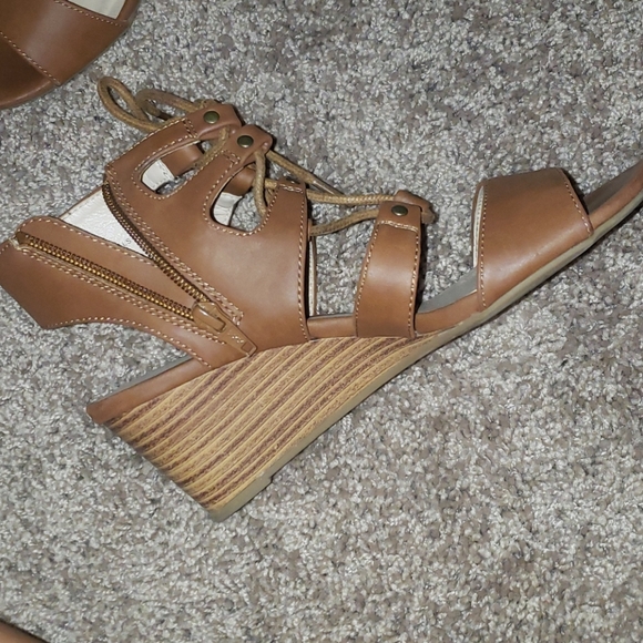 SANDALS - Picture 3 of 4